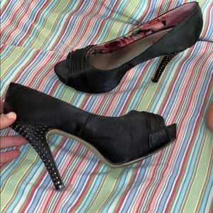 Messenger girl heel